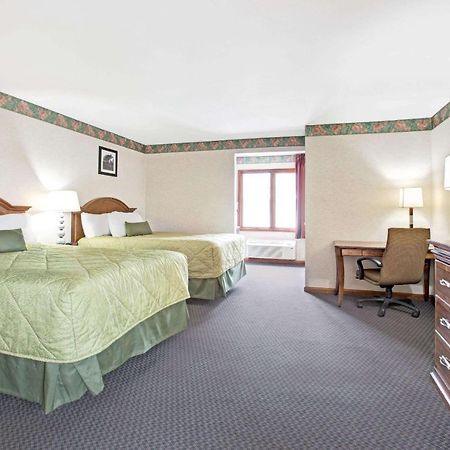 Ramada By Wyndham Flemington Hotell Eksteriør bilde