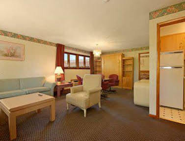 Ramada By Wyndham Flemington Hotell Eksteriør bilde
