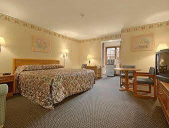 Ramada By Wyndham Flemington Hotell Eksteriør bilde